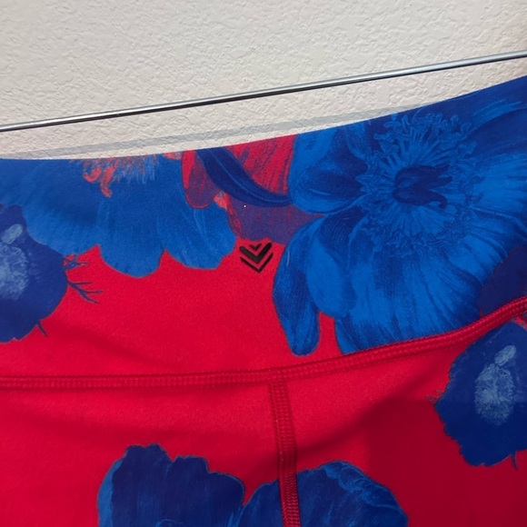 WITH brand Peloton Emma Lovewell leggings medium red blue - Picture 5 of 7